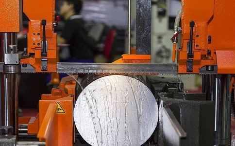 苏仙立式金属带锯床切削出现跑带故障解决方法！